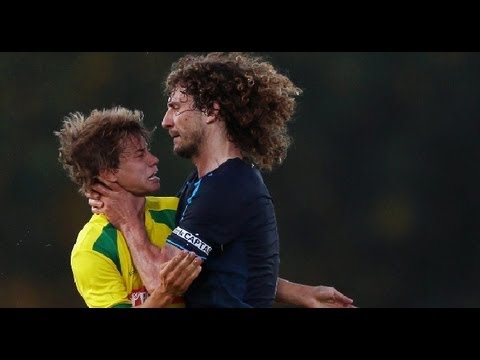 Fabrício Coloccini estrangula Caetano!