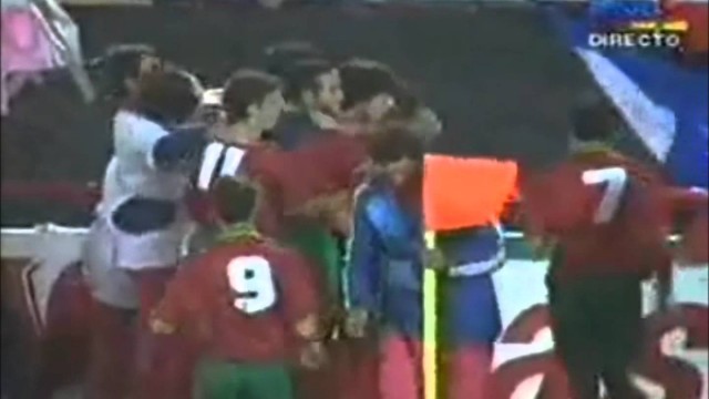 O golo de Rui Costa que apurou Portugal para o Euro 96